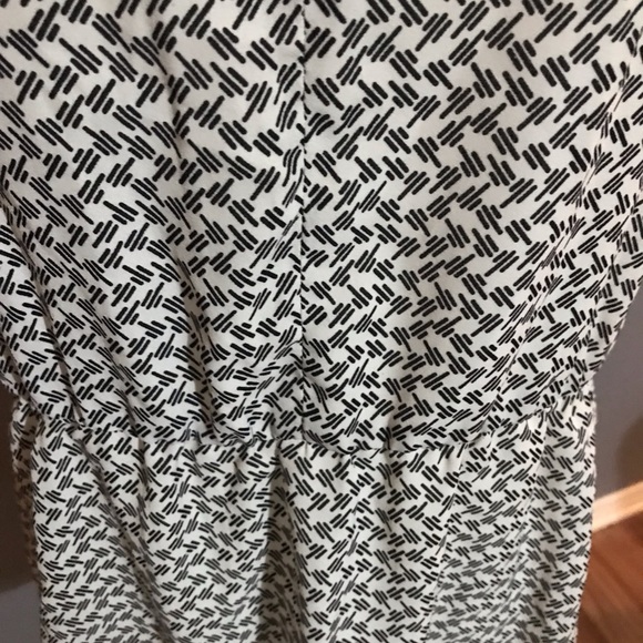 Black and white zipper sleeveless blouse size L - Picture 5 of 5